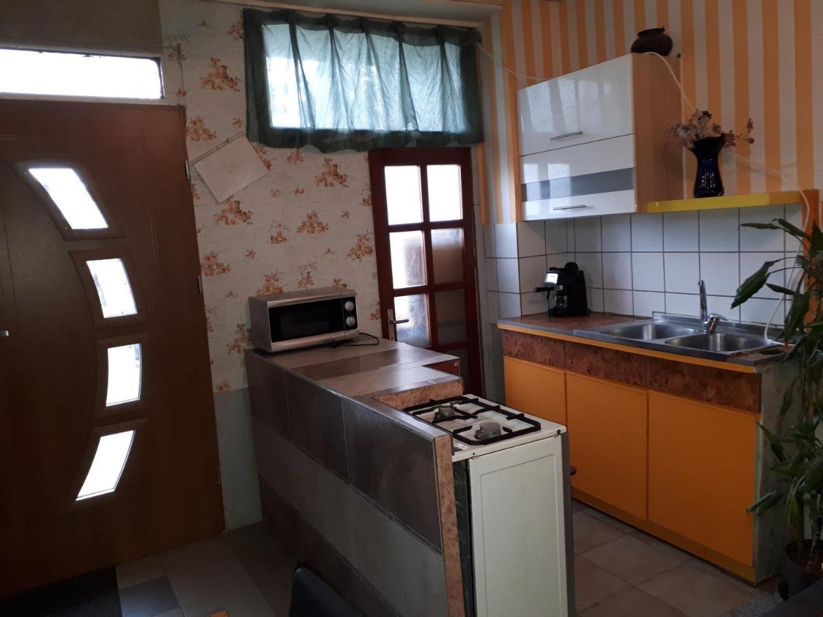 Sárkány Lak Diosd Esterno foto