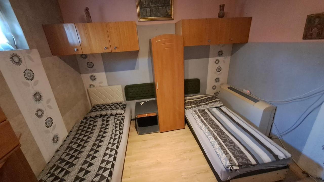 Sárkány Lak Diosd Esterno foto