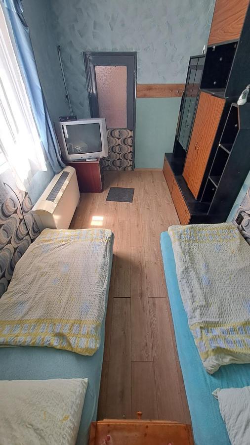 Sárkány Lak Diosd Esterno foto
