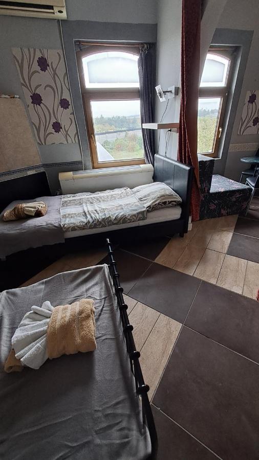 Sárkány Lak Diosd Esterno foto