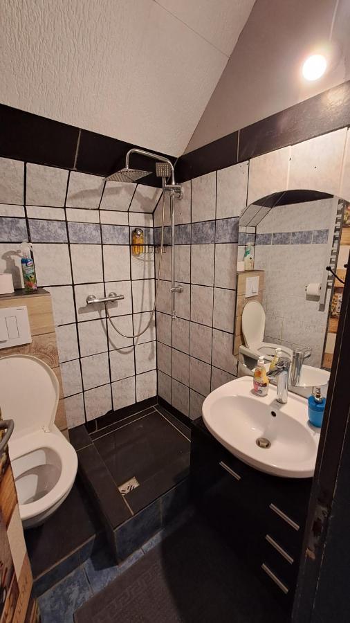 Sárkány Lak Diosd Esterno foto
