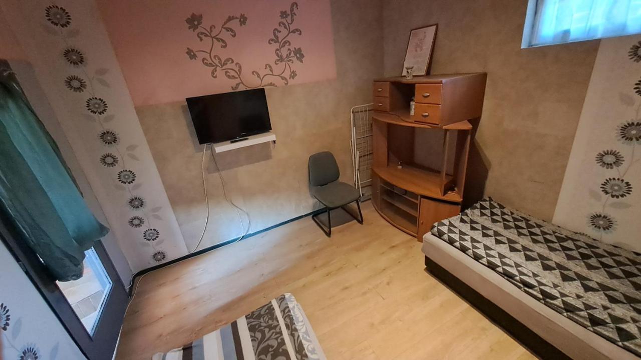 Sárkány Lak Diosd Esterno foto