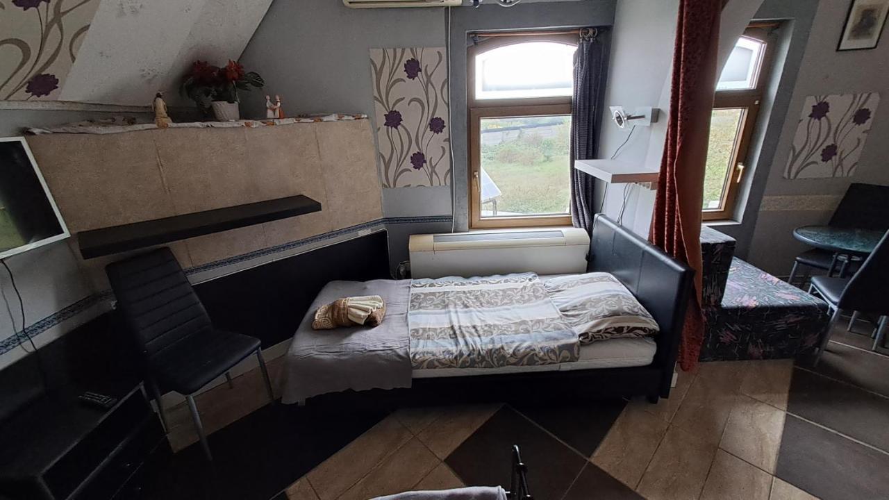 Sárkány Lak Diosd Esterno foto